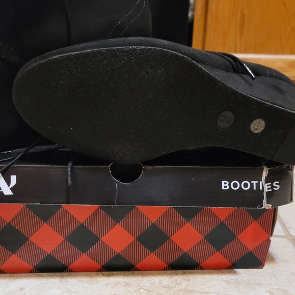 NWT Black wedge booties - Picture 4 of 6